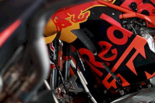 photo-gallery:-red-bull-ktm-tech-3’s-worth-unique-2020-colours
