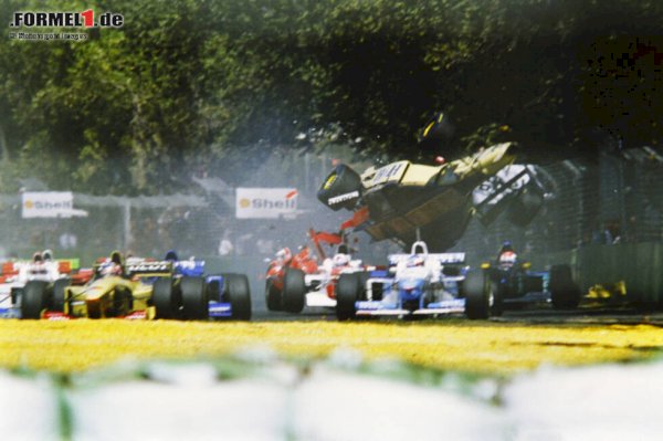 photo-gallery:-formula-1-season-opener-in-australia:-the-most-spectacular-crashes-in-melbourne