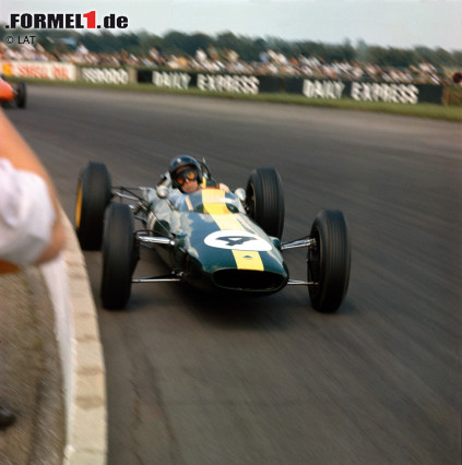 Schon 1962 feiert Jim Clark mit dem Lotus 25 drei Grand-Prix-Siege, aber erst 1963 gelingt der ganz große Durchbruch: Mit sieben Siegen, unter anderem hier in Silverstone, setzt er sich gegen seinen großen Rivalen Graham Hill auf BRM durch.