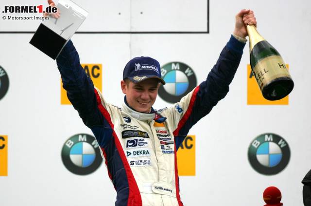 Nico Hülkenbergs Karriere im Autorennsport nimmt 2005 in der Formel BMW ihren Anfang. Allerdings: Zuvor hat der Blondschopf schon als Kind mit seinem Speed auf sich aufmerksam gemacht, als er am Steuer eines Lieferwagens der Firma seines Vaters geblitzt worden ist.
