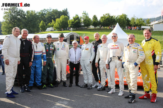 Bei der Legendenparade im Rahmen des Formel-1-Grand-Prix auf dem Red-Bull-Ring waren zahlreiche Motorsport-Idole mit von der Partie. Niki Lauda, Gerhard Berger und Co. waren in historischen Fahrzeugen aus der Deutschen Rennsport-Meisterschaft unterwegs.