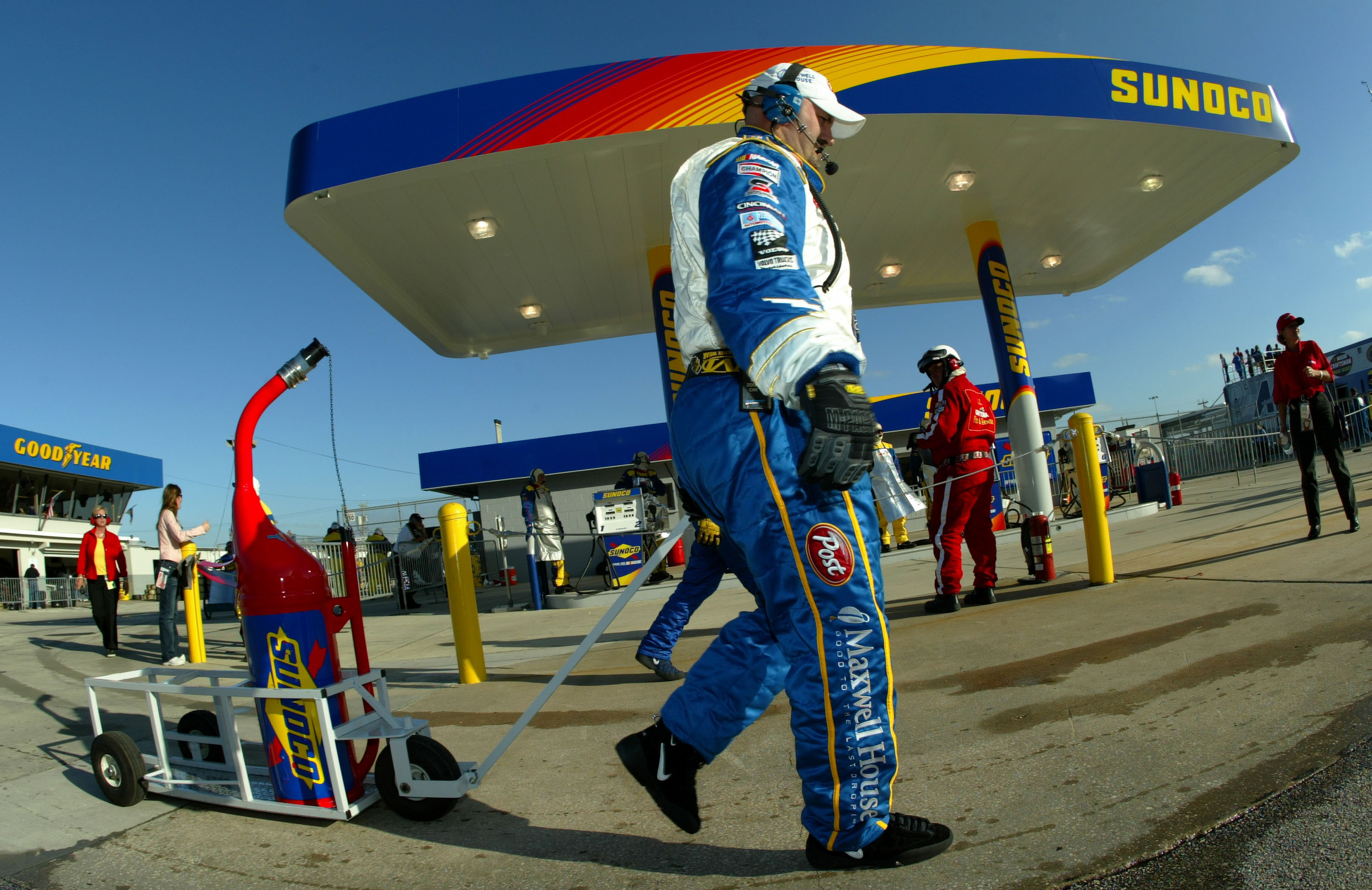 DAYTONA BEACH, FL - FEBRUARY 15: Sunoco has replaced the 76 brand as official fuel suppliers in NASCAR as a gas man for the #1 Post/Maxwell House Coffee Chevrolet returns to his pit with his churn during the NASCAR Nextel Cup Daytona 500 on February 15, 2004 at the Daytona International Speedway in Daytona Beach, Florida. (Photo By Darrell Ingham/Getty Images) | Getty Images