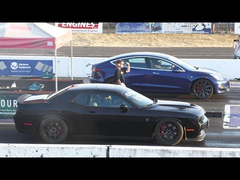 Hellcat vs Tesla – drag racing