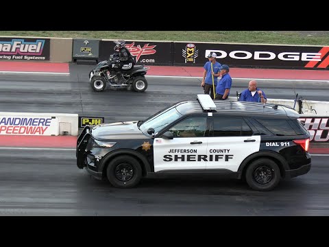 Police Car vs Quad – drag racing